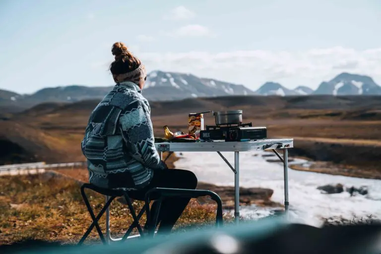 Camping Iceland Tafel eten